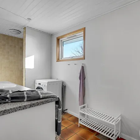 4 Bedroom Cozy In Holiday home