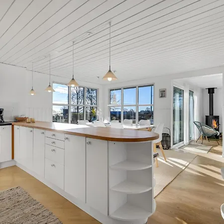 4 Bedroom Cozy In